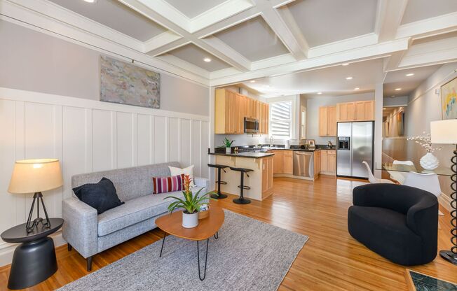 Russian Hill: Remodeled Top Floor Condo w/ Laundry in-unit & Garage Parking Included
