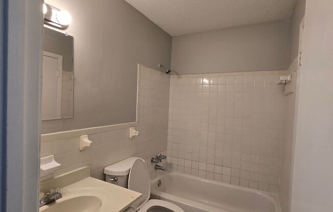 Welcome to 1996 Goldbrier Ln in Memphis, TN!