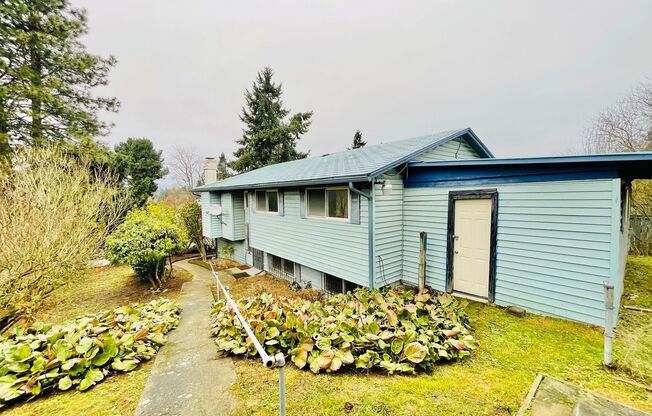 Tranquil House on Quiet South Delridge Street!