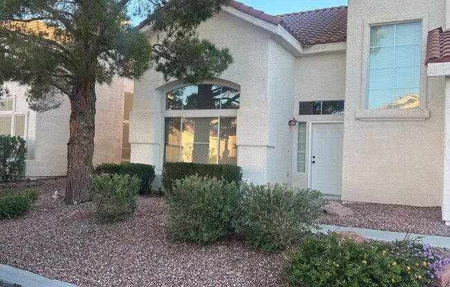 Beautiful 4 Bedroom Home on the Golf Course in Guard-Gated Community!