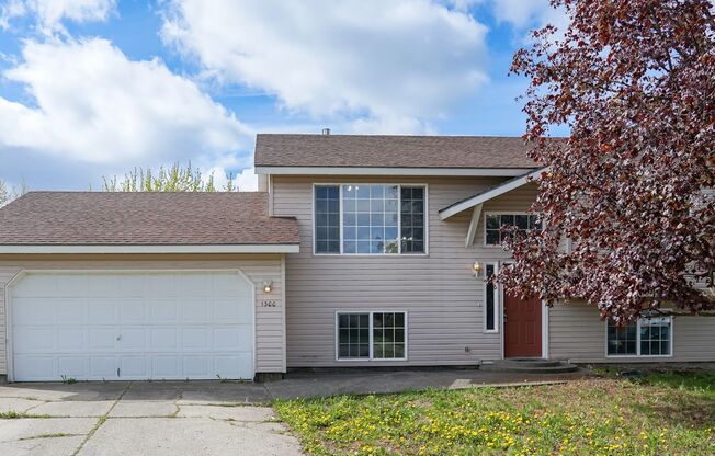 Beautifully updated 4 bedroom 2 bath Post Falls home!