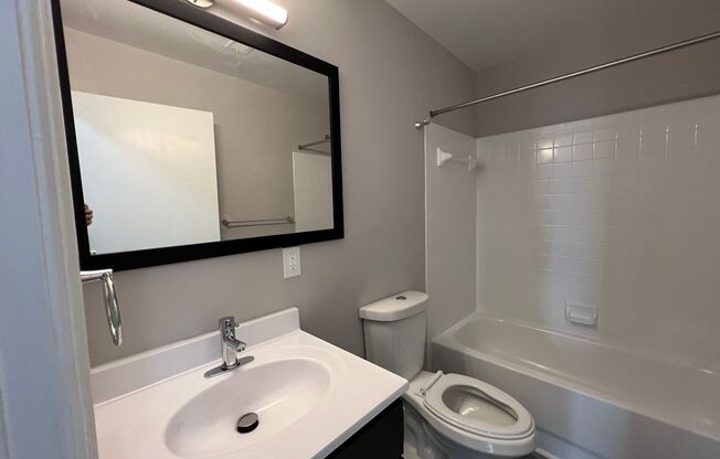 1 bed, 1 bath, 633 sqft, $1,527, Unit 301