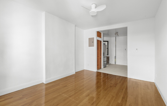 258 W 15 ST