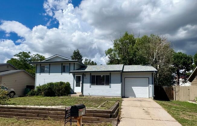 Lovely 3 bedroom 2 bath in North Colorado Springs