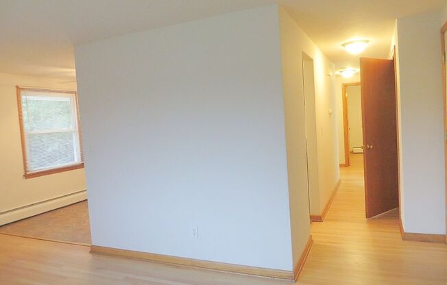 3 beds, 1 bath, 950 sqft, $1,424, Unit 5822-3 Russett