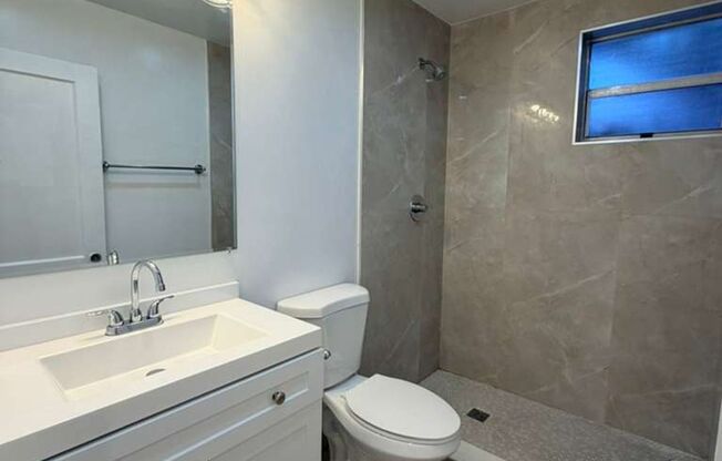 Great 1 Bed Room - Wood Floors - Small Building