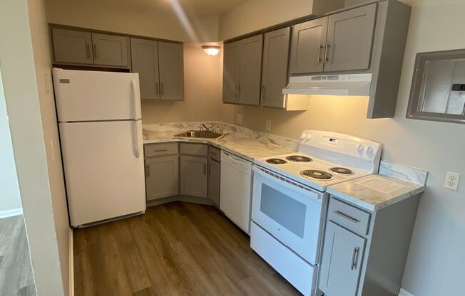 Upper 2 Bedroom Apartment Available!