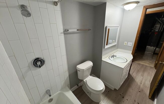 2 beds, 1 bath, 1,080 sqft, $820, Unit #20