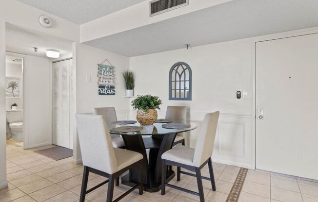 Beautifully Fully Furnished Annual 2BR/2BA Condo in Promenade West