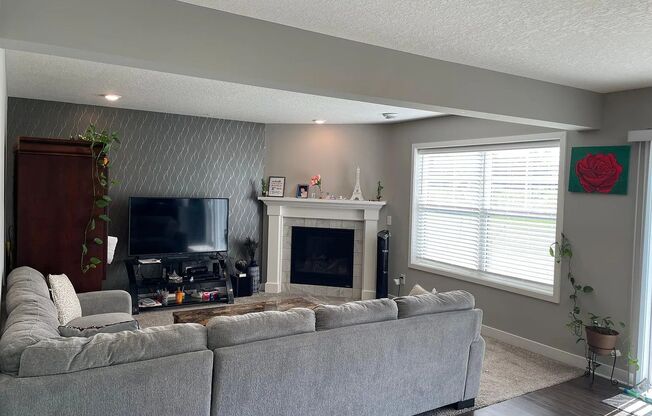 Awesome woodbury townhouse available!