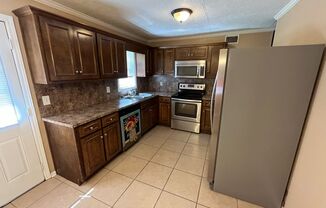 4 beds, 2 baths, $1,550