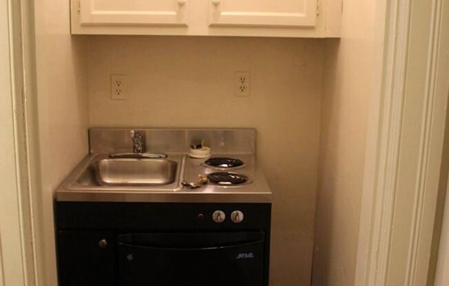 Studio, 1 bath, 392 sqft, $1,575, Unit 906 #303