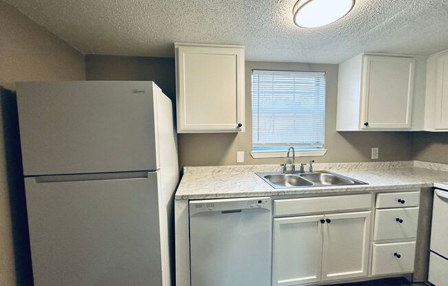 3 beds, 1.5 baths, 1,002 sqft, $1,395, Unit H-151