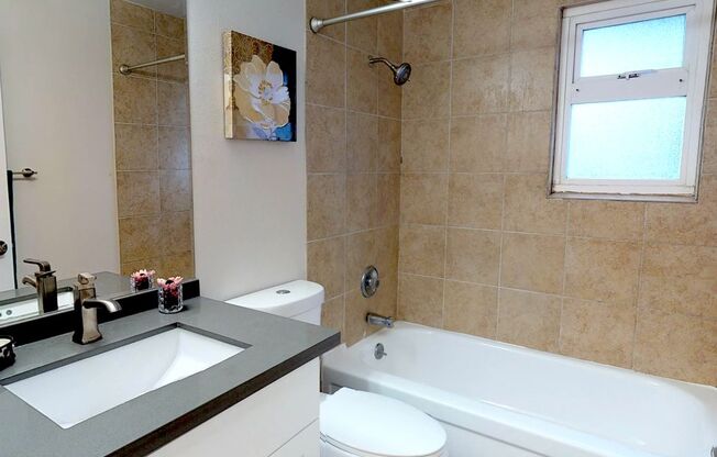 2 beds, 1.5 baths, 950 sqft, $1,950, Unit 126