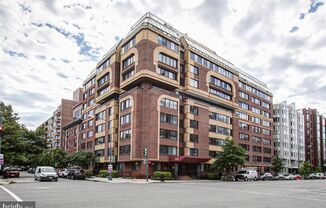 Logan Circle Studio Apartment Available Now! Washer/Dryer In Unit