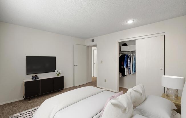 2 beds, 1 bath, 819 sqft, $1,100