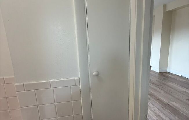 2 beds, 2 baths, 1,772 sqft, $2,200, Unit Old King Edward 61