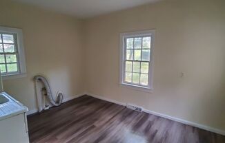 3 beds, 1 bath, $950