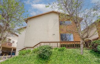 Spacious 2 Bedroom / 1.5 Bath Condominium in Chollas Creek/City Heights!