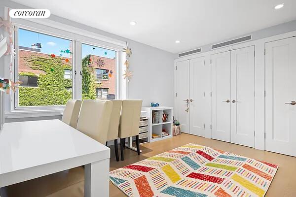 352 W 11 ST