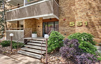551 N PEARL
