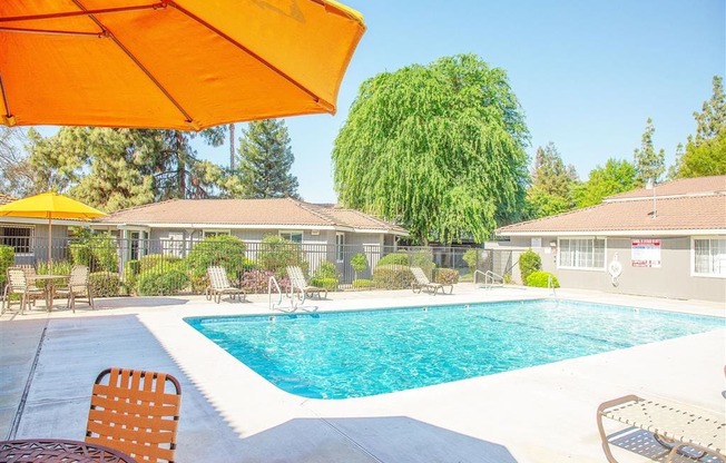 Poolside Dining Tables at Courtyard at Central Park Apartments, Fresno