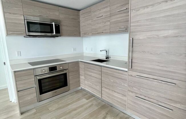 1 bed, 1 bath, $3,450, Unit Unit #4107