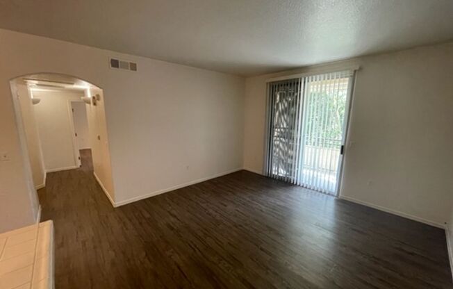 Great Upstairs Condo W/ Garage Located in Summerlin Area