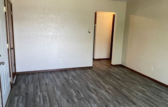 2 beds, 1 bath, $750, Unit 676-2