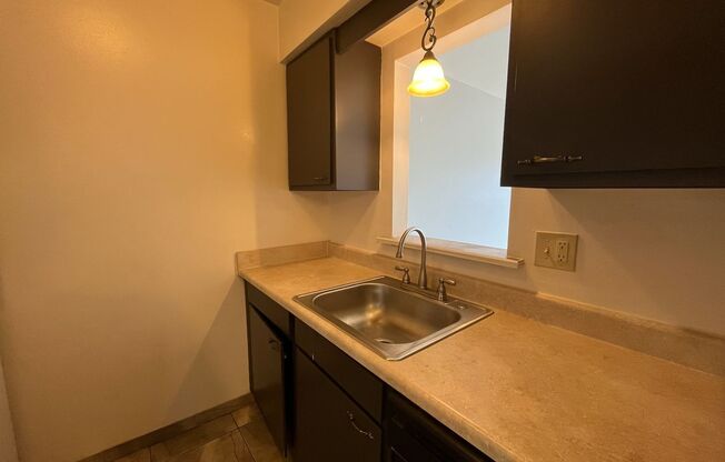 1 bed, 1 bath, $1,025, Unit 211