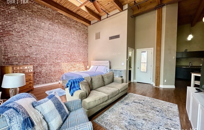 308 W 8th St