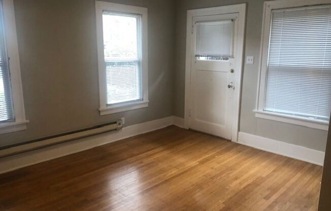 Studio, 1 bath, 300 sqft, $1,395, Unit B