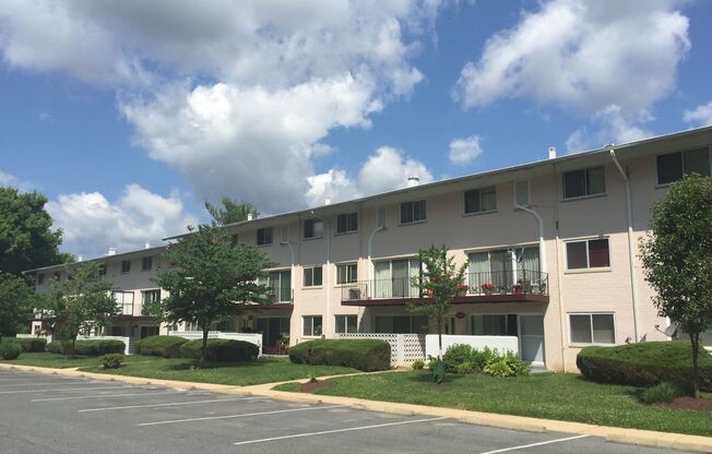 Round Hill Apartments