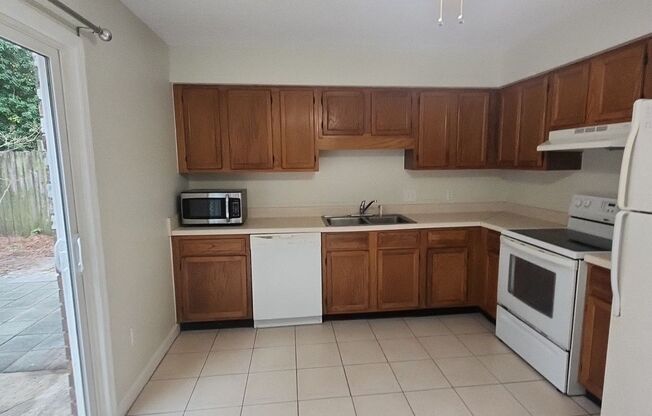 2 beds, 2.5 baths, $1,525, Unit # E