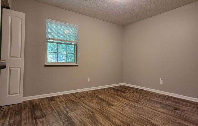 2 beds, 1 bath, 830 sqft, $1,090, Unit 86