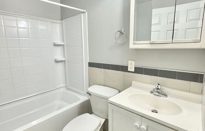 1 bed, 1 bath, $1,200, Unit B401