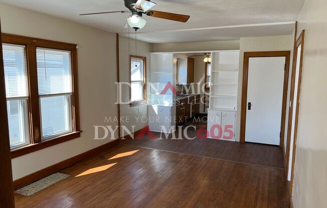 4+BD/2 BATH HOUSE NEAR AUGUSTANA & USF with Garage