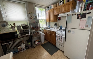 2 beds, 1 bath, $2,700, Unit 10