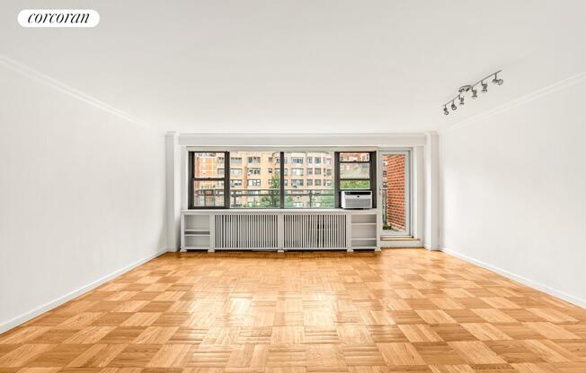 1 bed, 1 bath, $4,700, Unit 11D
