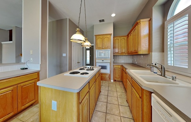 3910 COMPTON DR