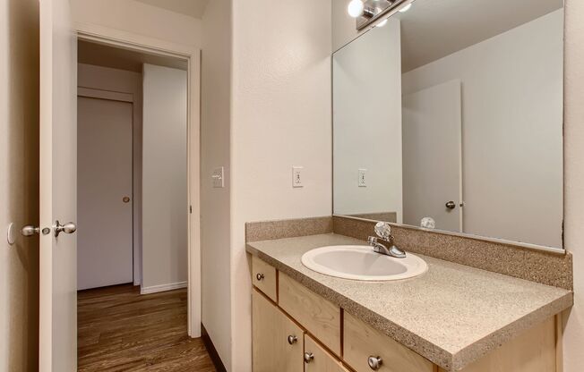 Studio, 1 bath, 350 sqft, $925, Unit Unit A