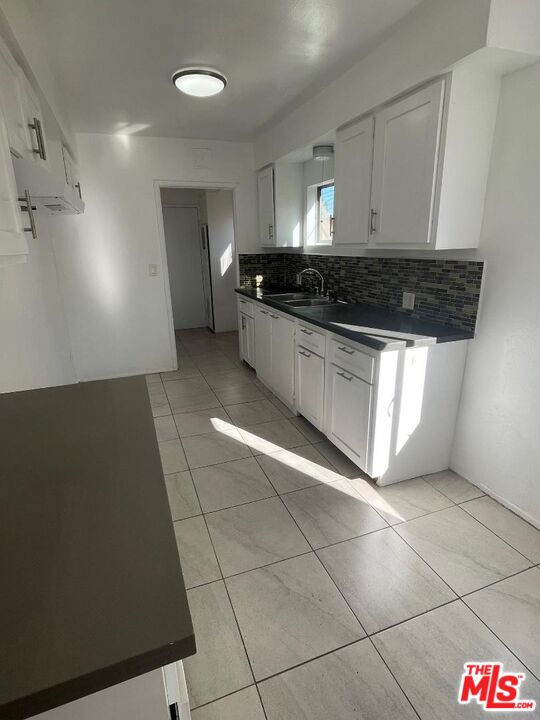 1919 W 36 ST