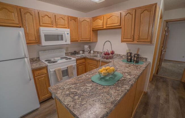 2 beds, 2 baths, 890 sqft, $910, Unit 2571-209