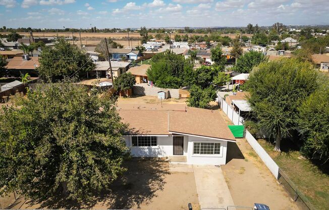 Cute Home MOVE IN SPECIAL In Central Bakersfield!