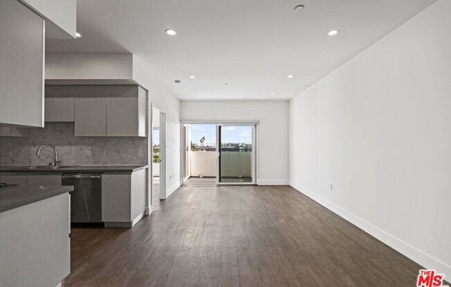 10717 WILSHIRE BLVD
