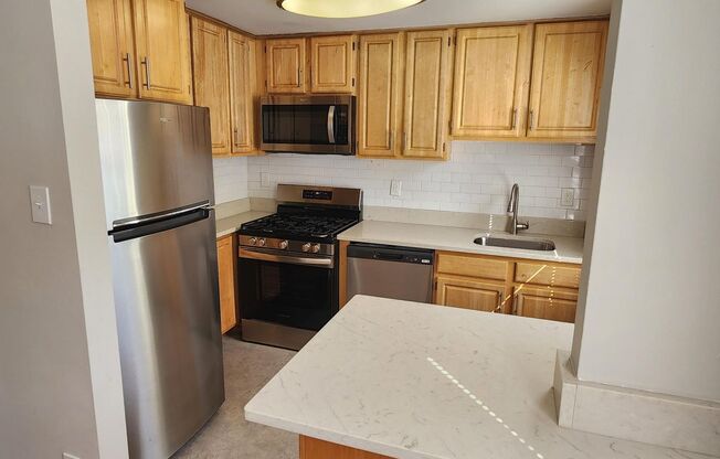 2 beds, 1 bath, 897 sqft, $2,335, Unit G-20