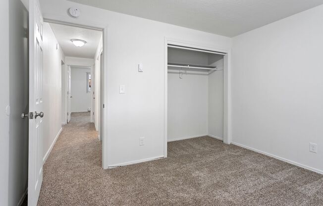 3 beds, 1 bath, $1,795, Unit 06