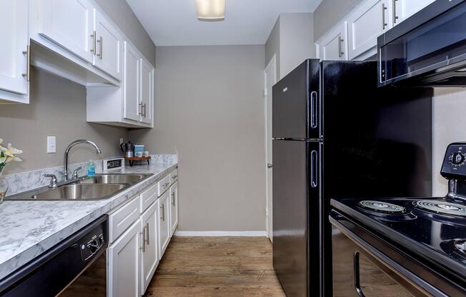 2 beds, 1 bath, 851 sqft, $999