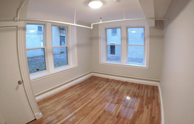 3 beds, 1 bath, $3,800, Unit B