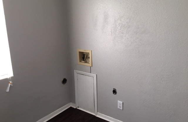 1322 W Rupe